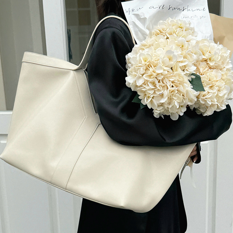 Borse Donna in Vera Pelle di L - Luxury Bags Of 2026 recensione e prezzo