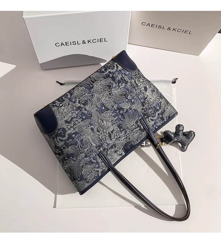 Borsa tote ricamata di colore  - Bucket Bag Suede recensione e prezzo