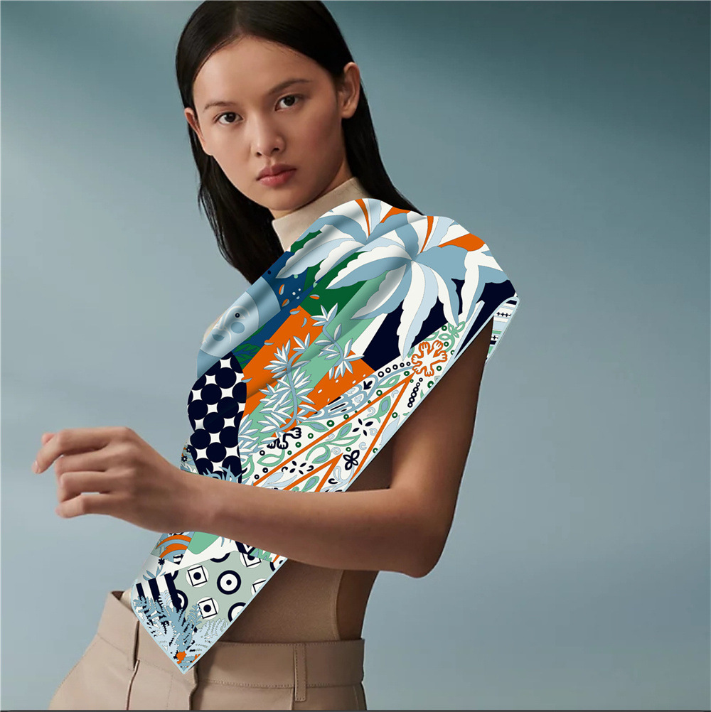 Sciarpa di seta da donna vinta - Luxury Bags And Accessories recensione e prezzo