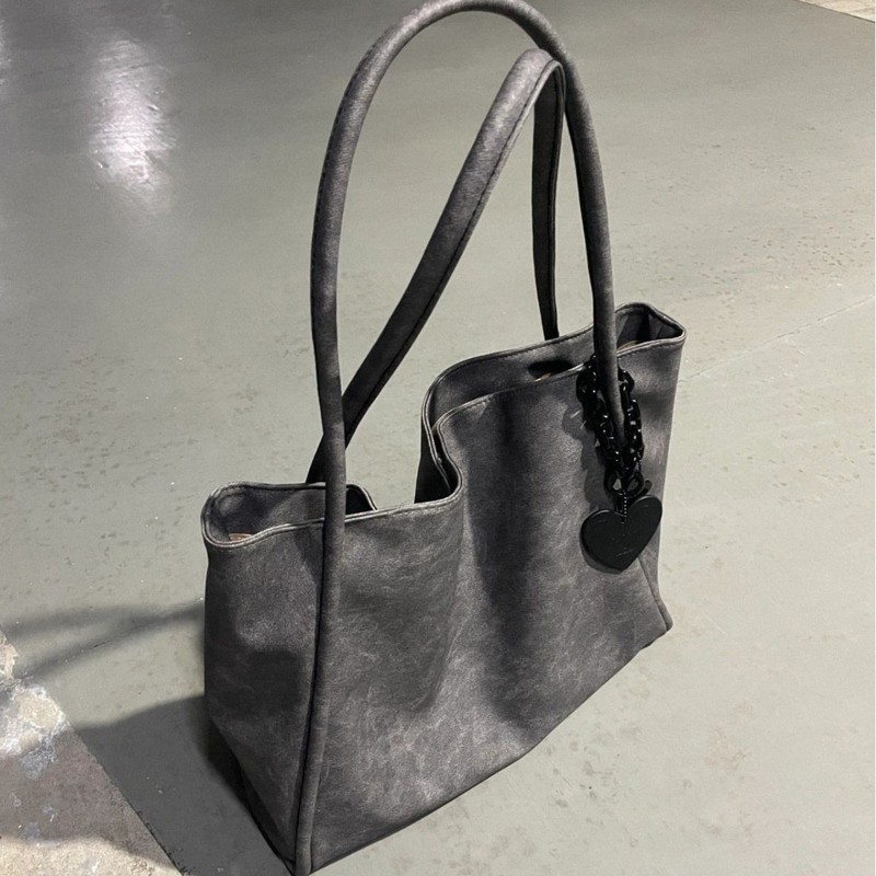 La nuova borsa tote a forma di - Bucket Bag Suede recensione e prezzo