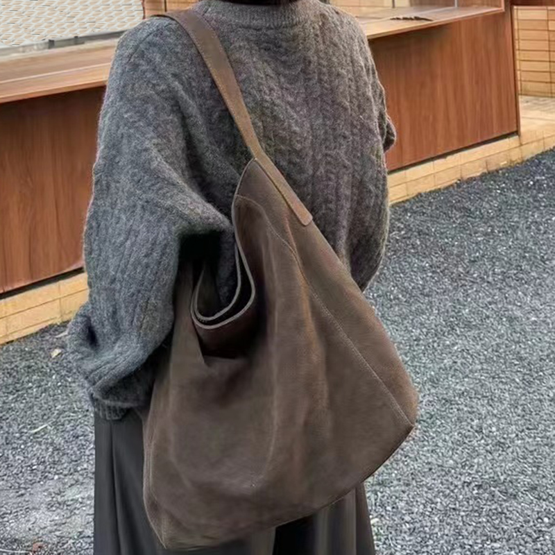 Borsa a Tracolla Versatile da  - Bucket Bag Suede recensione e prezzo
