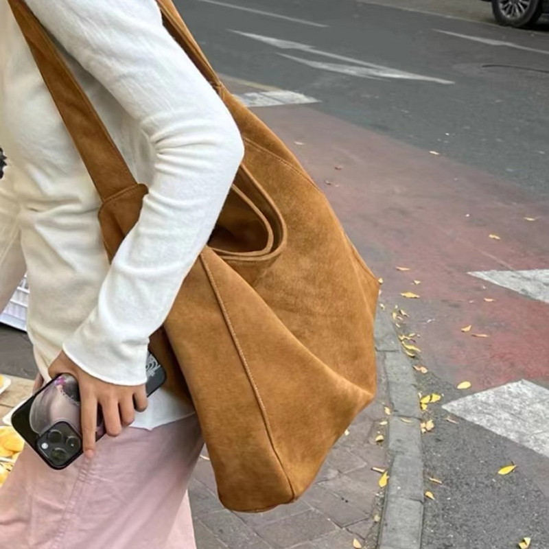 Borsa a Tracolla Versatile da  - Bucket Bag Suede recensione e prezzo