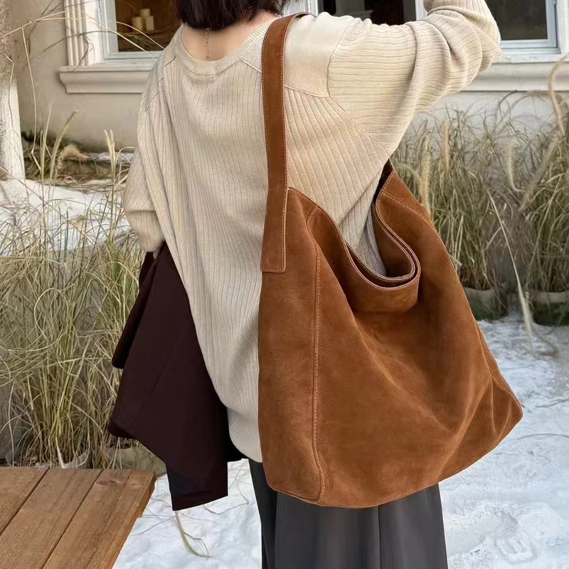 Borsa a Tracolla Versatile da  - Bucket Bag Suede recensione e prezzo
