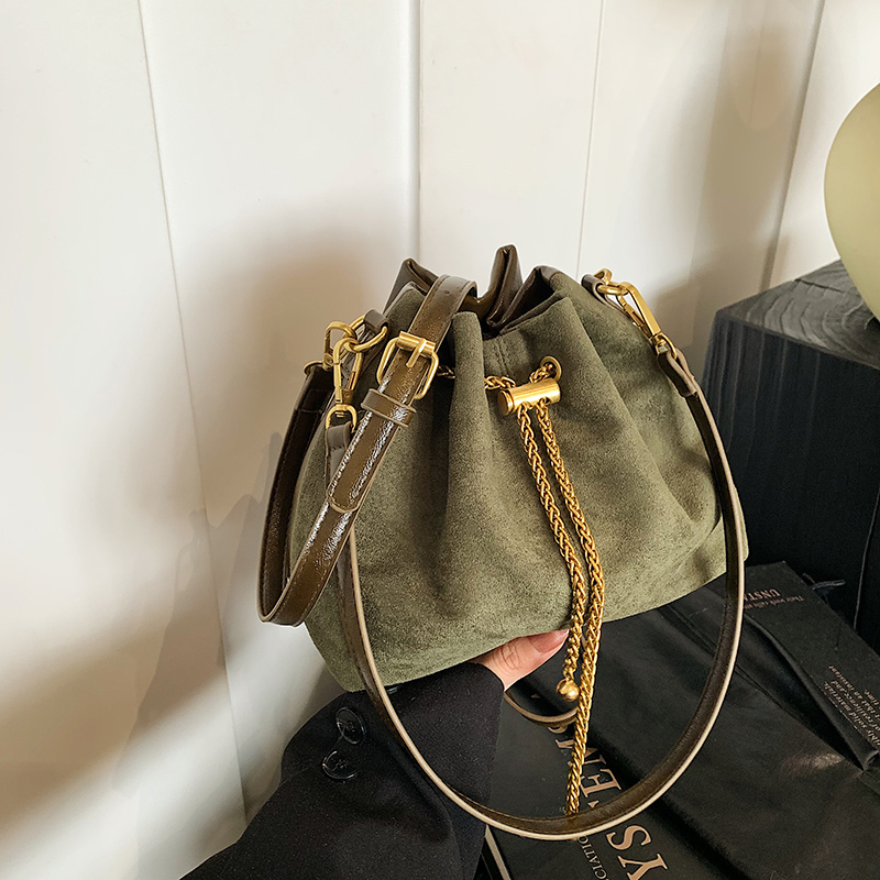 Borse a tracolla morbide da do - Bucket Bag Suede recensione e prezzo